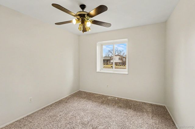 4483 Columbine Avenue, Burton, MI 48529