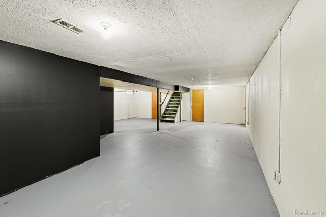 4483 Columbine Avenue, Burton, MI 48529