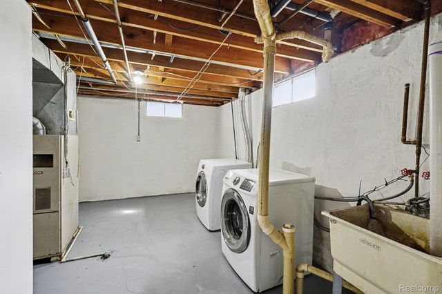 4483 Columbine Avenue, Burton, MI 48529