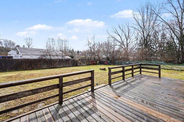 4483 Columbine Avenue, Burton, MI 48529