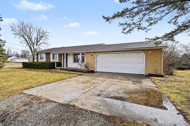 4483 Columbine Avenue, Burton, MI 48529