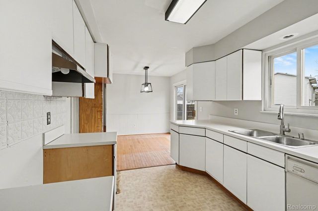 4483 Columbine Avenue, Burton, MI 48529