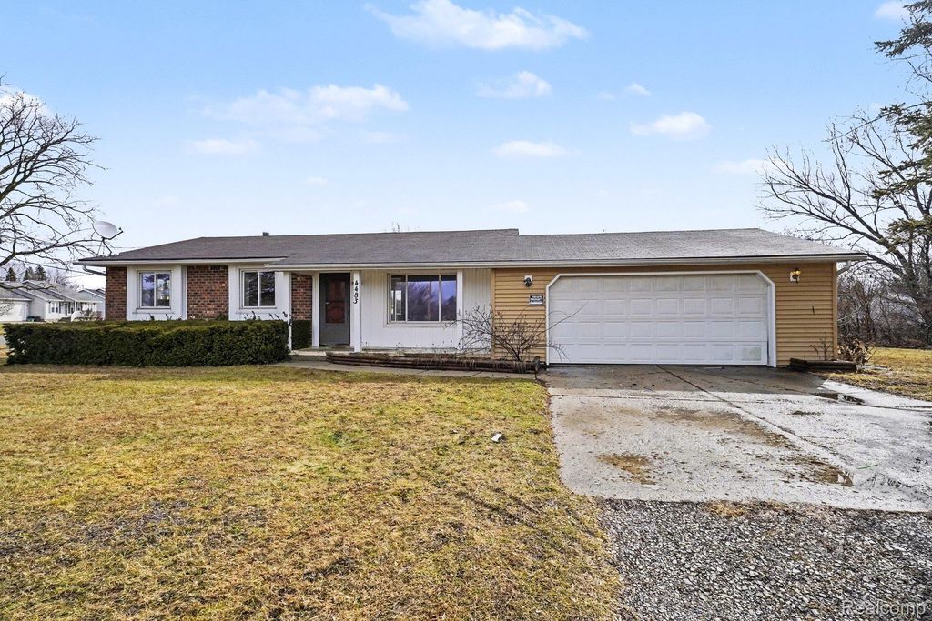 4483 Columbine Avenue, Burton, MI 48529