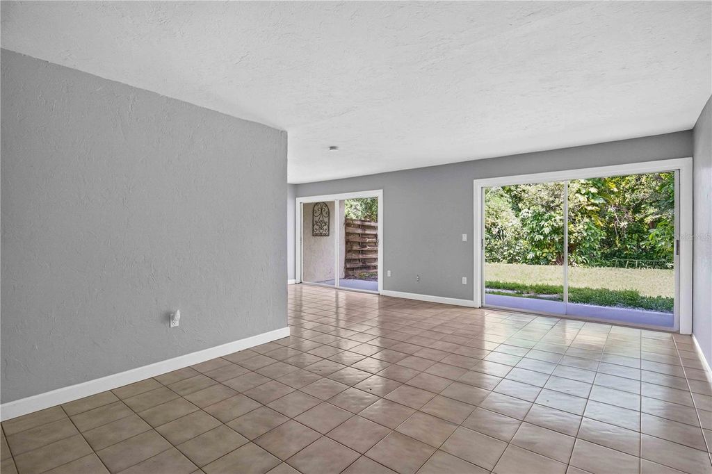 1125 LONGFELLOW WAY 125-B, SARASOTA, FL 34243 — photo 5
