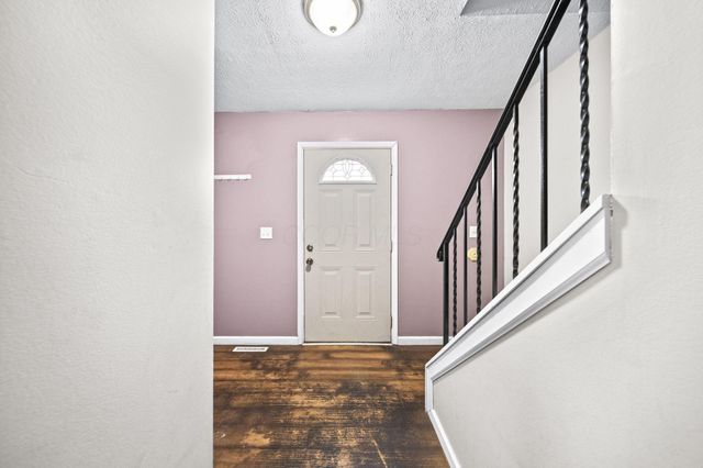 2744 Saltergate Drive, Dublin, OH 43016