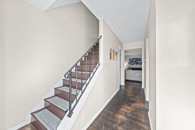 2744 Saltergate Drive, Dublin, OH 43016