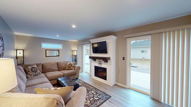 2021 Bridge Avenue, Albert Lea, MN 56007