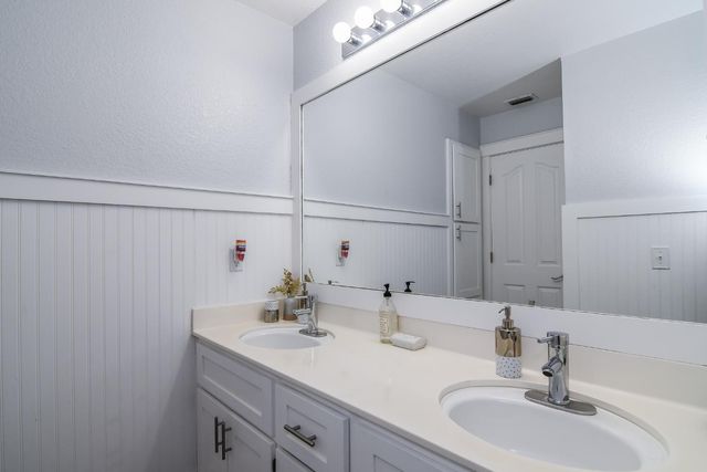 10064 Oglethorpe Way, Elk Grove, CA 95624