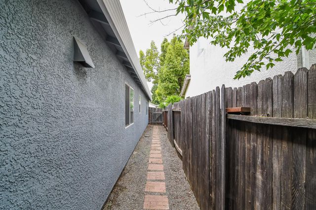 10064 Oglethorpe Way, Elk Grove, CA 95624