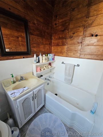 504 W Broadway, Marietta, OK 73448