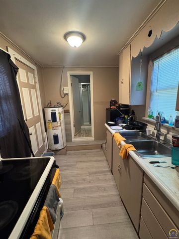 2535 SE Wisconsin AVE, Topeka, KS 66605