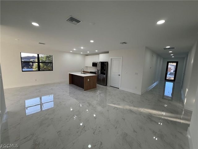 1409 NW 21st CT, Cape Coral, FL 33909