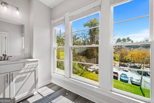 552 Ember Lane NW, Atlanta, GA 30318