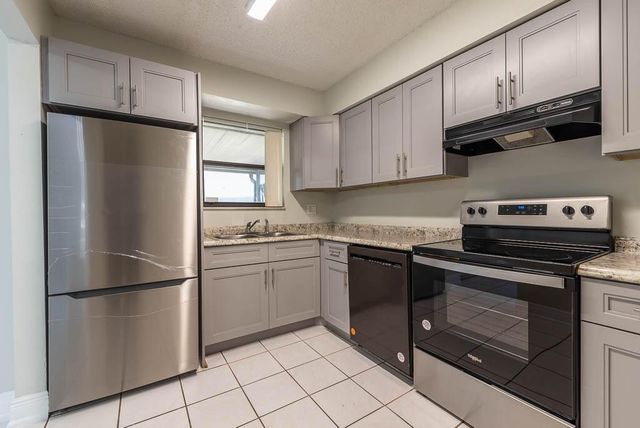 2204 Seaside Drive, Greenacres, FL 33463