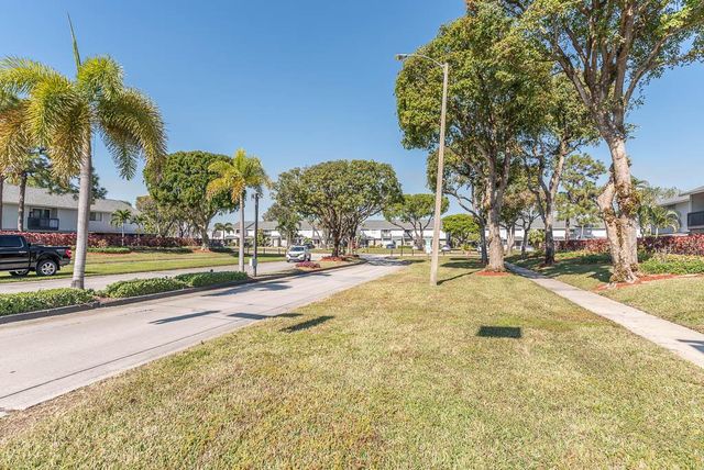 2204 Seaside Drive, Greenacres, FL 33463