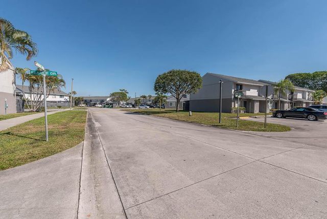 2204 Seaside Drive, Greenacres, FL 33463