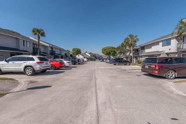 2204 Seaside Drive, Greenacres, FL 33463