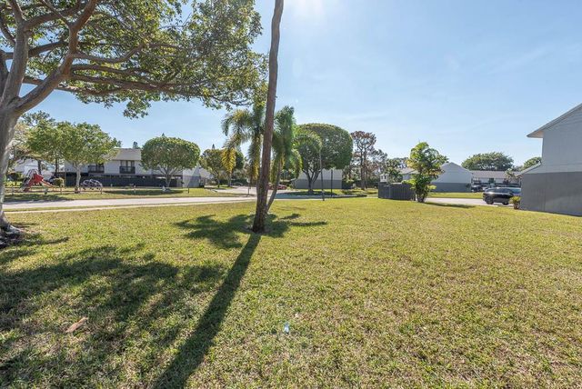 2204 Seaside Drive, Greenacres, FL 33463