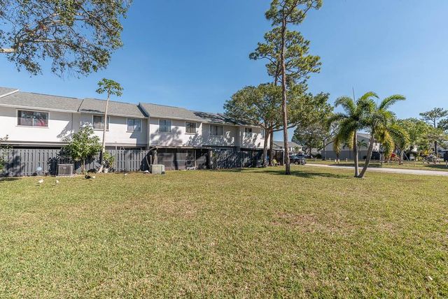 2204 Seaside Drive, Greenacres, FL 33463