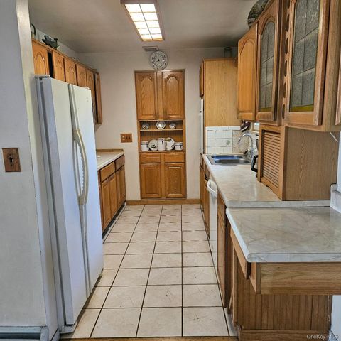 41 Wildwood Drive, Poughkeepsie, NY 12603