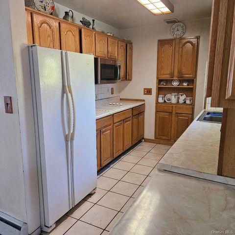 41 Wildwood Drive, Poughkeepsie, NY 12603