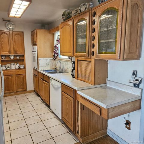 41 Wildwood Drive, Poughkeepsie, NY 12603