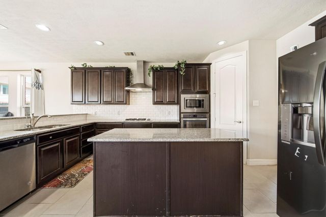 6211 Calico Pointe Court, Sugar Land, TX 77479