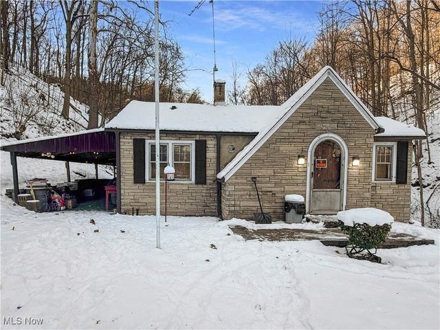 2527 McCords Hill Road, Wellsburg, WV 26070