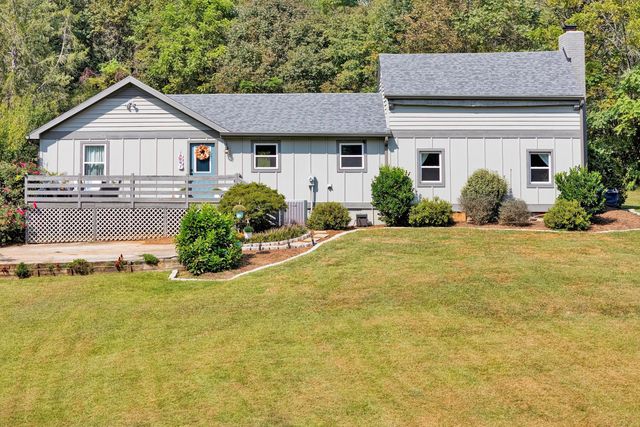 575 Three Brooks LN, Rocky Mount, VA 24151