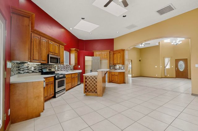 1881 17th Avenue SE, Rio Rancho, NM 87124