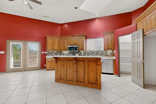 1881 17th Avenue SE, Rio Rancho, NM 87124