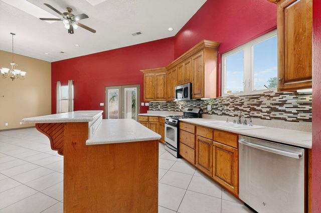 1881 17th Avenue SE, Rio Rancho, NM 87124