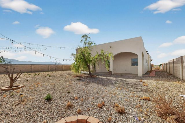 1881 17th Avenue SE, Rio Rancho, NM 87124