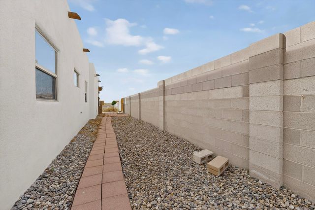 1881 17th Avenue SE, Rio Rancho, NM 87124