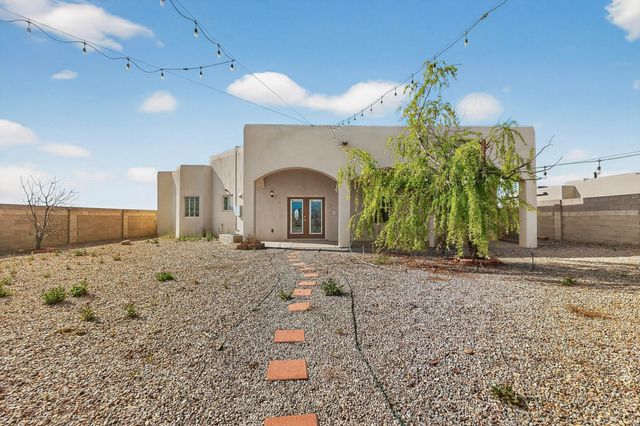 1881 17th Avenue SE, Rio Rancho, NM 87124