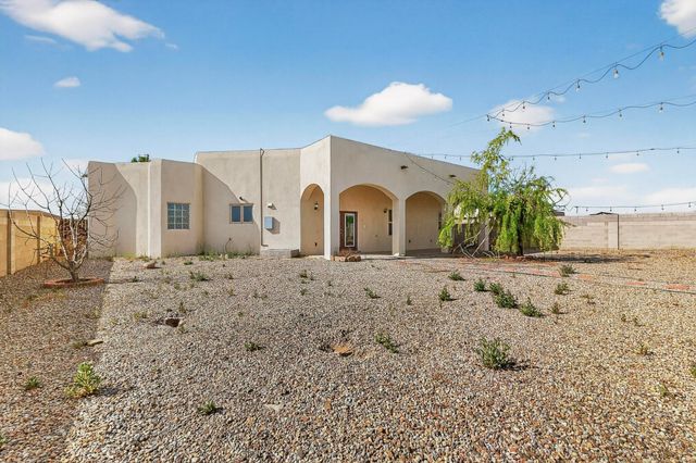 1881 17th Avenue SE, Rio Rancho, NM 87124