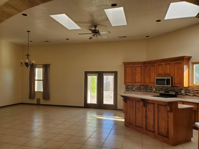 1881 17th Avenue SE, Rio Rancho, NM 87124