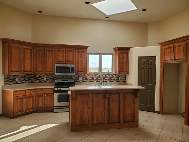 1881 17th Avenue SE, Rio Rancho, NM 87124