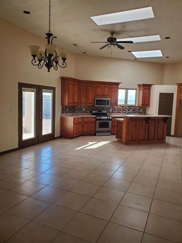 1881 17th Avenue SE, Rio Rancho, NM 87124