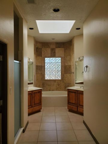 1881 17th Avenue SE, Rio Rancho, NM 87124