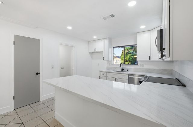 2377 Tammy Lane, Selma, CA 93662