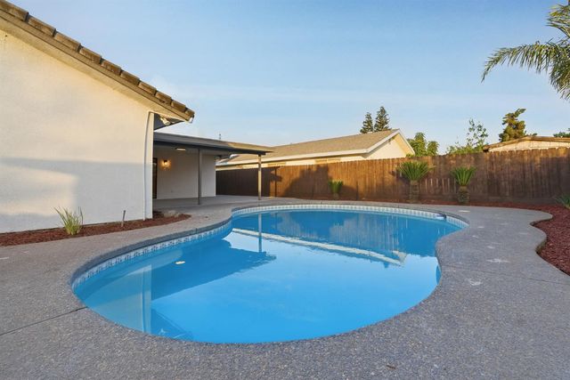 2377 Tammy Lane, Selma, CA 93662