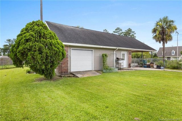 284 W Park Manor Drive, Lake Charles, LA 70611