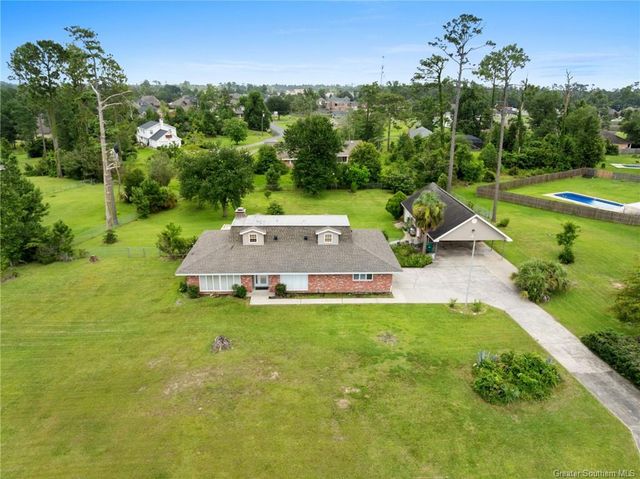 284 W Park Manor Drive, Lake Charles, LA 70611