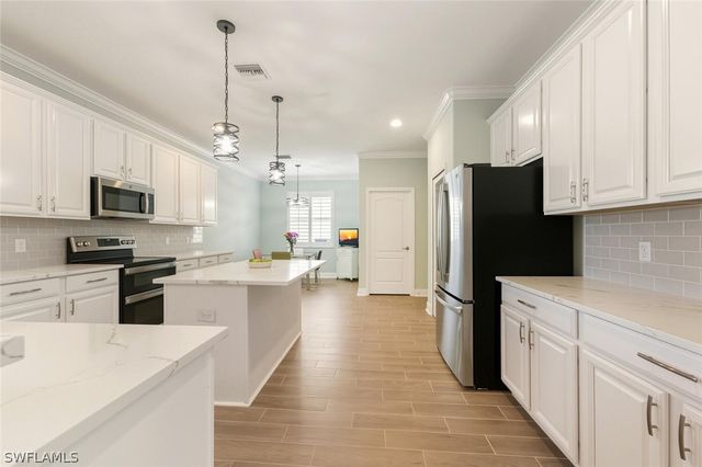 8047 Princeton DR, Naples, FL 34104