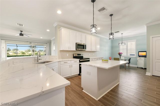 8047 Princeton DR, Naples, FL 34104