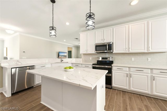 8047 Princeton DR, Naples, FL 34104