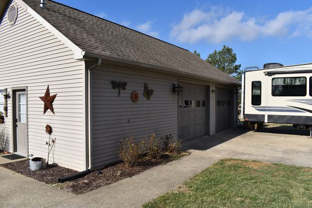 8255 Old Lovelaceville Road, Paducah, KY 42001