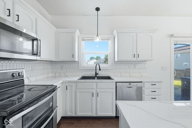 9704 Gull Lake Drive, Indianapolis, IN 46239