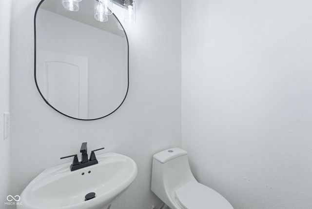 9704 Gull Lake Drive, Indianapolis, IN 46239